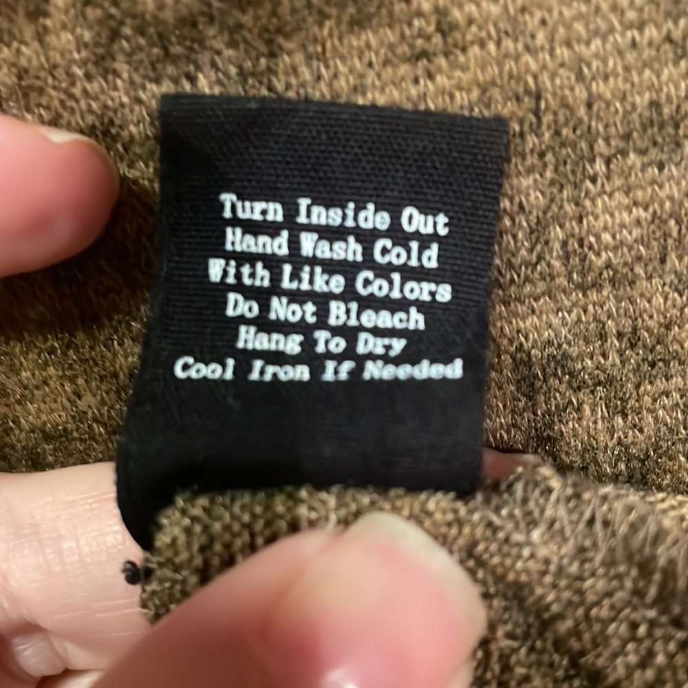 Super cute sweater - Picture 6 of 6